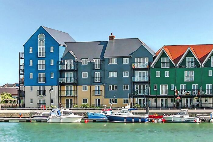 2 Bedroom Flat To Rent In Pier Road, Littlehampton, West Sussex, BN17