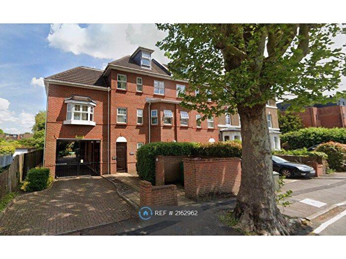 2 Bedroom Flat To Rent In Western Heights, Sutton, SM1