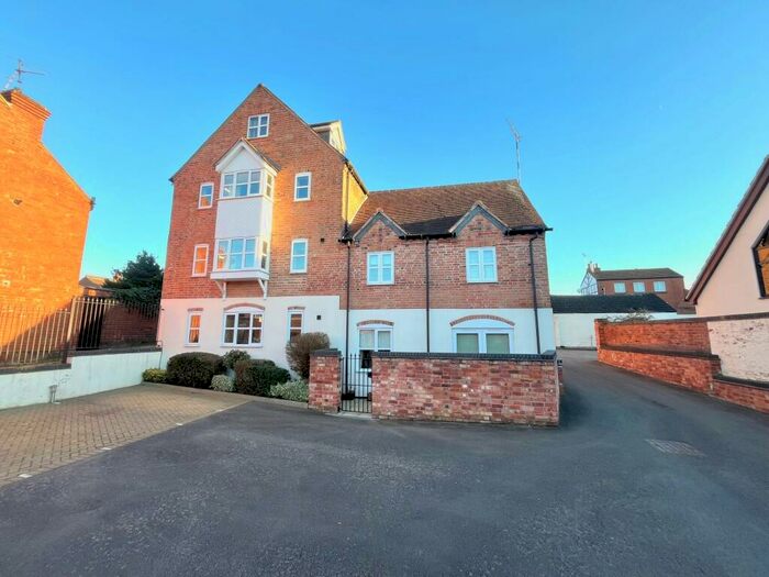 2 Bedroom Apartment To Rent In Malthouse Court, Warwick, CV34
