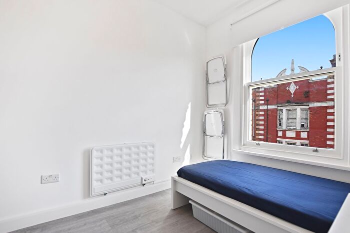 Studio To Rent In High Street Harlesden, London, NW10