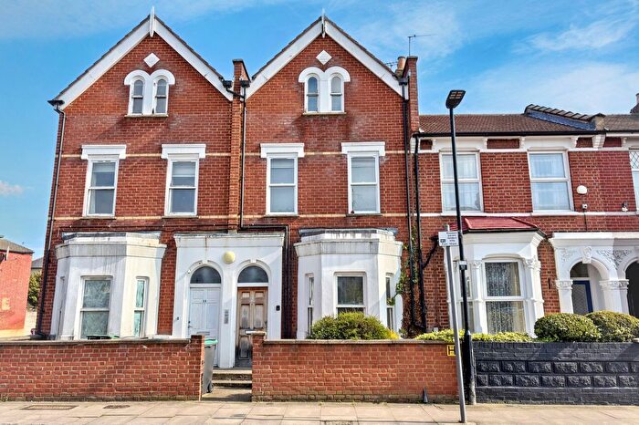 2 Bedroom Maisonette For Sale In Burghley Road, London, N8