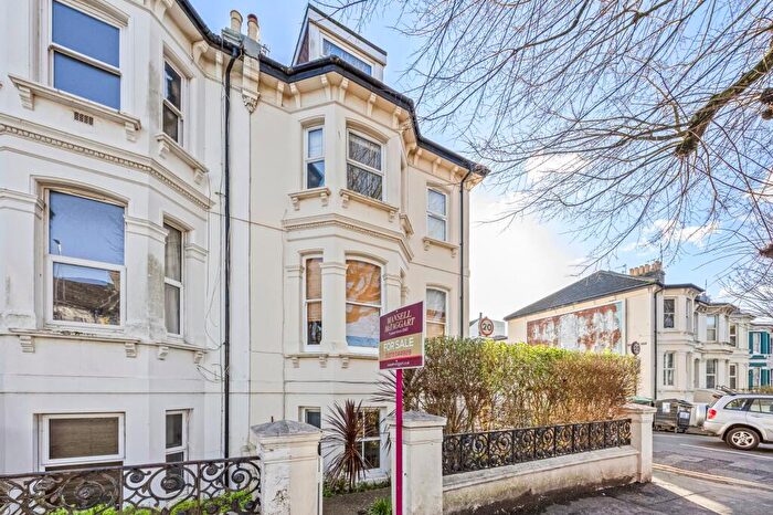 2 Bedroom Flat For Sale In Sackville Road, Hove, BN3