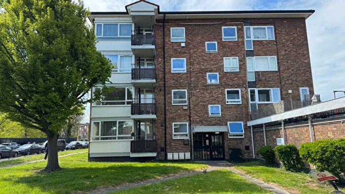 1 Bedroom Flat To Rent In Bowes Road, Southgate, N11