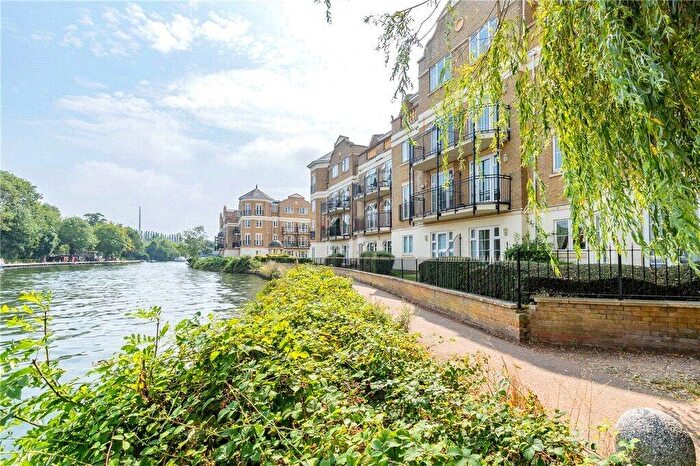 2 Bedroom Apartment For Sale In Brigham Road, Reading, Berkshire, RG1