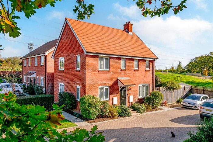 3 Bedroom Detached House For Sale In Rhodes Way, Billingshurst, RH14