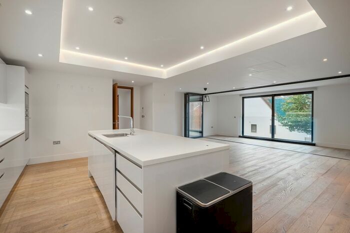 2 Bedroom Flat To Rent In Sulivan Road, London, SW6