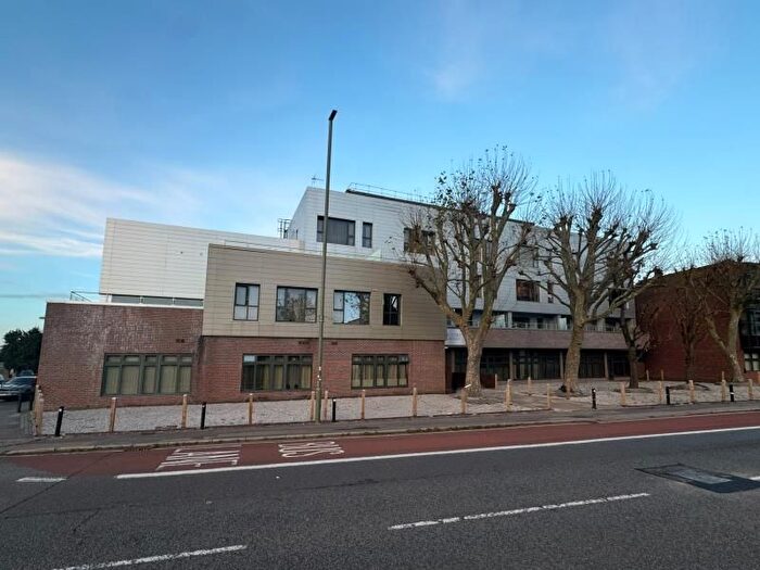 1 Bedroom Flat To Rent In Staines Road West, Sunbury-On-Thames, TW16