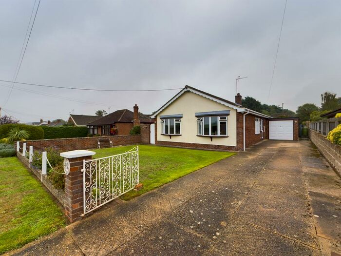 3 Bedroom Detached Bungalow For Sale In Newmarket Road, Moulton, CB8