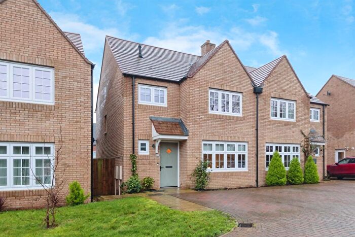 3 Bedroom Semi-Detached House For Sale In Betts Close, Banbury, OX16