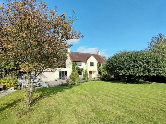 4 Bedroom Detached House For Sale In Garth House, Bell Lane, Midhurst, West Sussex, GU29