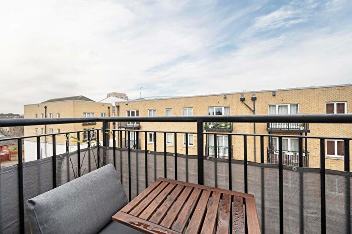 2 Bedroom Flat To Rent In Candle Street, Mile End, London, E1