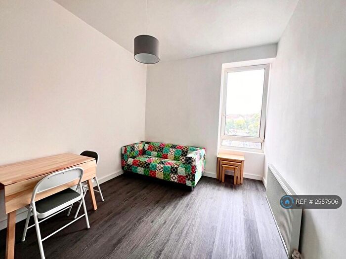 1 Bedroom Flat To Rent In Newlands Road, Glasgow, G44
