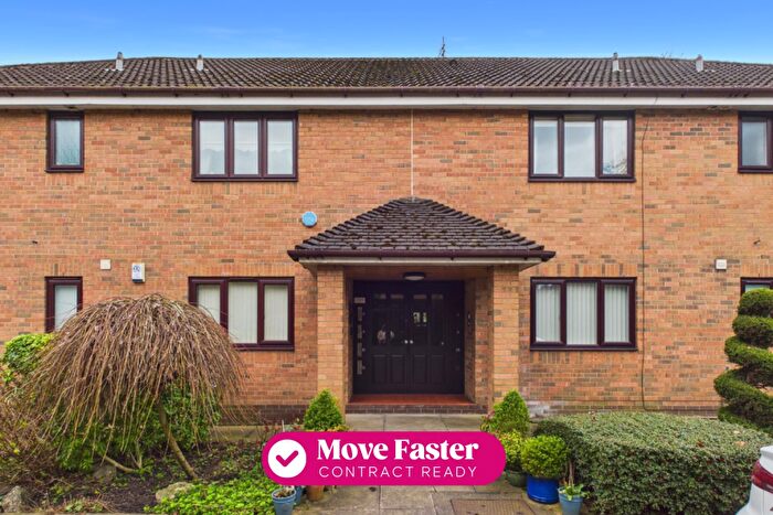 2 Bedroom Flat For Sale In Bladons Walk, Kirk Ella, Hull, HU10