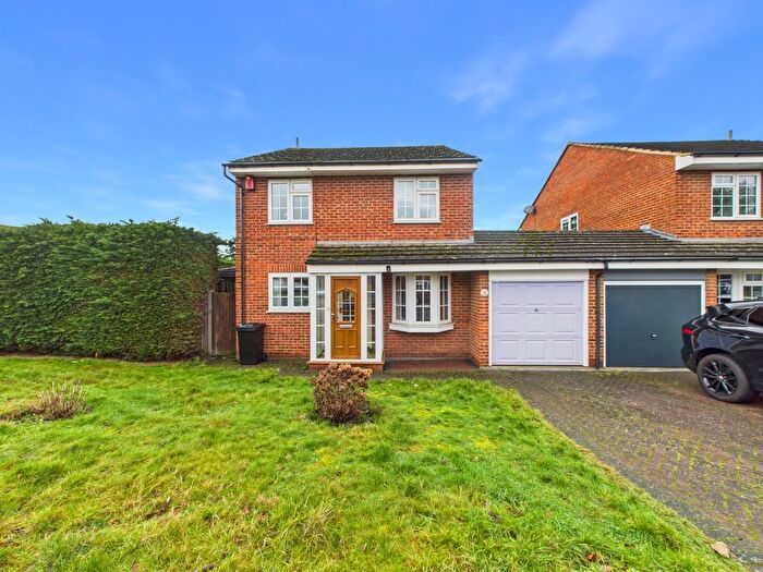 4 Bedroom Link Detached House For Sale In Bromley, Kent, BR1
