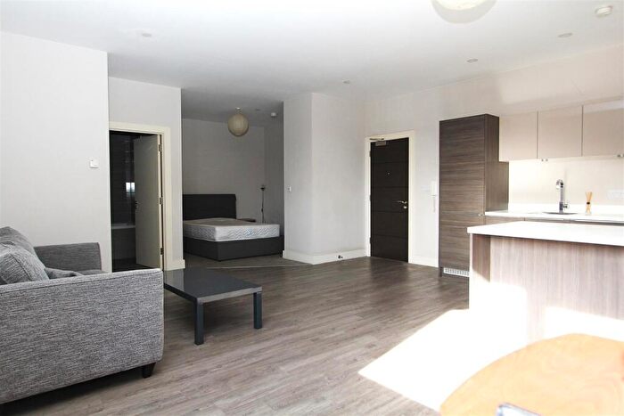 Studio To Rent In Dawsons Square, Pudsey, LS28