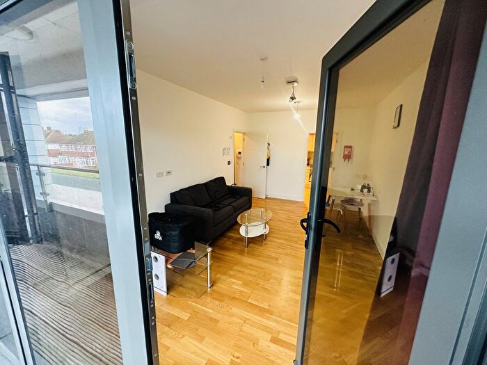 1 Bedroom Flat For Sale In Crownage Court, Sunbury-On-Thames, TW16