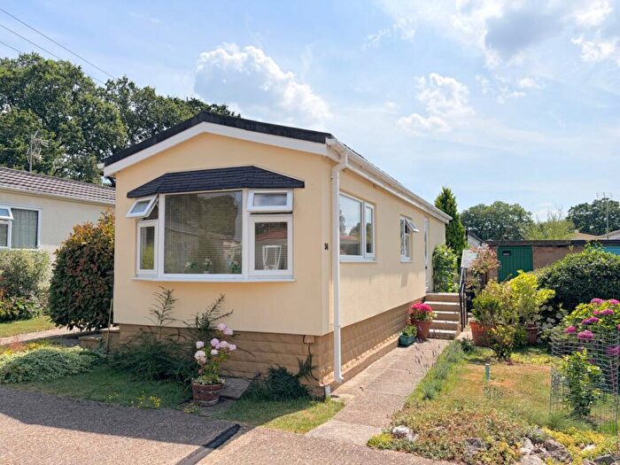 1 Bedroom Mobile Home For Sale In Dibden, Southampton, Hampshire, SO45