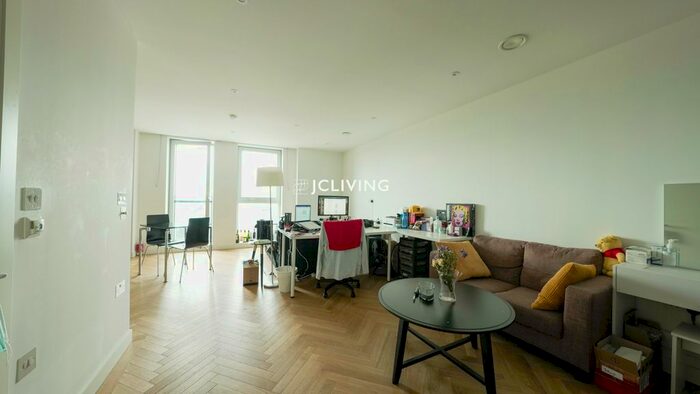 Studio To Rent In Southwark Birdge Rd, London, SE1