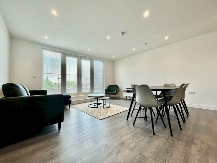 3 Bedroom Apartment To Rent In Alexandra Park, LS4