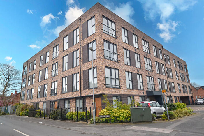 2 Bedroom Apartment For Sale In Higher Road, Urmston, Manchester, M41