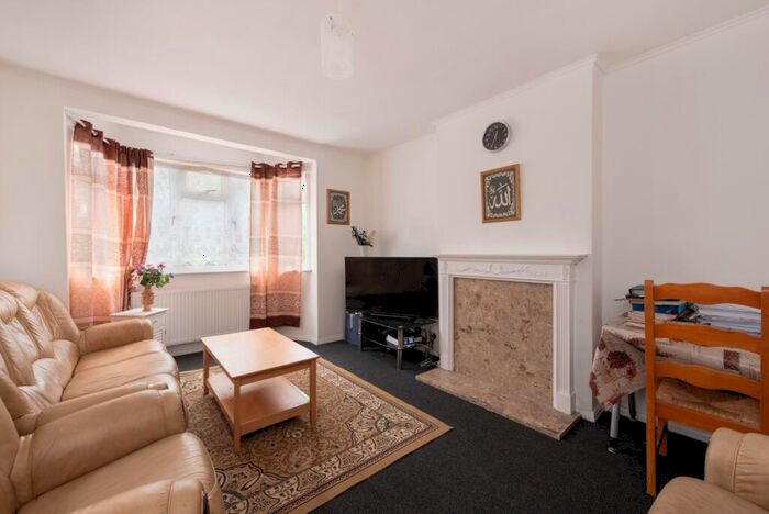 2 Bedroom Flat For Sale In Fairwood Court, Fairlop Road, Leytonstone, London, E11