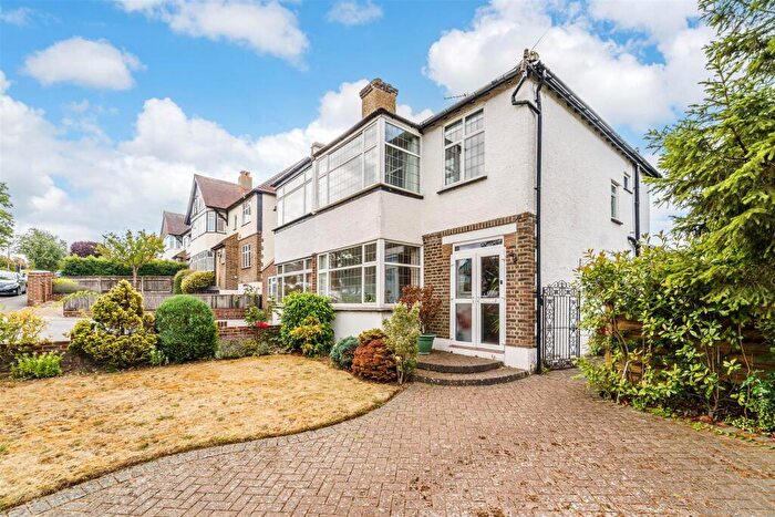 3 Bedroom Semi-Detached House For Sale In Winkworth Road, Banstead, SM7