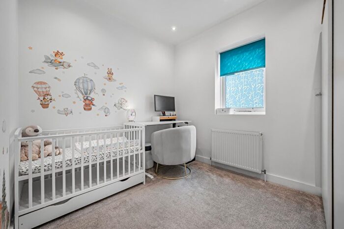 2 Bedroom Flat For Sale In Clements Road, South Bermondsey, SE16