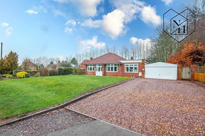 3 Bedroom Detached Bungalow For Sale In Park Lane, Snitterfield, CV37