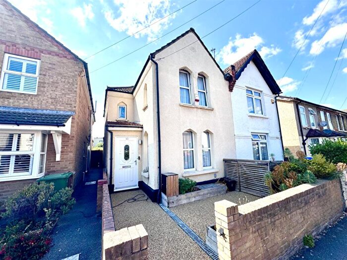 3 Bedroom Semi Detached House For Sale In Sandford Road, Bexleyheath, DA7