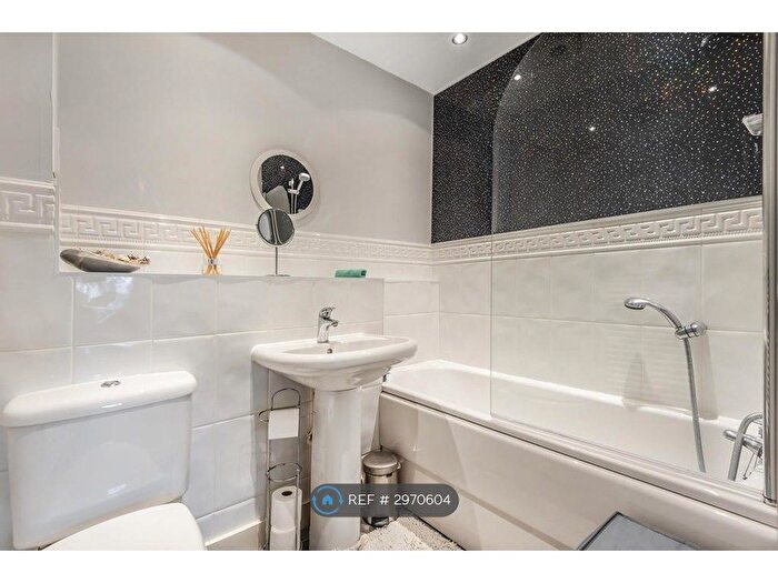 2 Bedroom Flat To Rent In Kingswood House, Maidstone, ME16