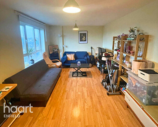 2 Bedroom Apartment To Rent In Glebelands Close, London, N12