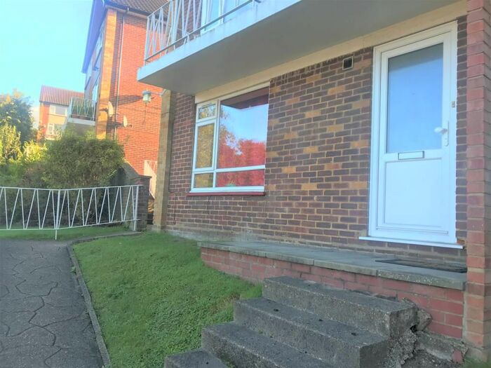 2 Bedroom Flat To Rent In High Wycombe, Buckinghamshire HP13