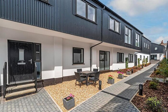 2 Bedroom Apartment For Sale In Vincent Walk, Dorking, RH4