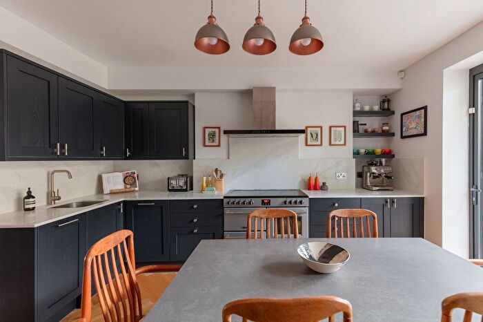 3 Bedroom Flat For Sale In Vassall Road, London, SW9