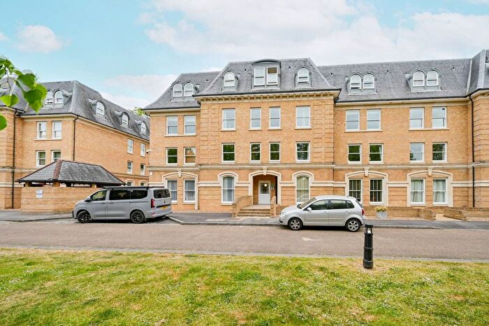 2 Bedroom Flat For Sale In Langdon Park, Teddington, TW11