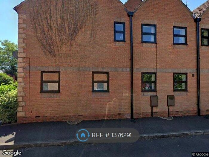 2 Bedroom End Of Terrace House To Rent In Beach Court, Rugby, CV22