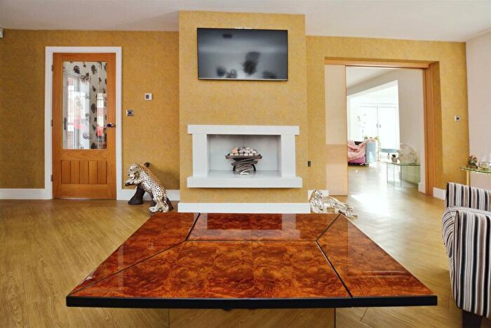 4 Bedroom Detached House For Sale In Old School Yard, Messingham, DN17