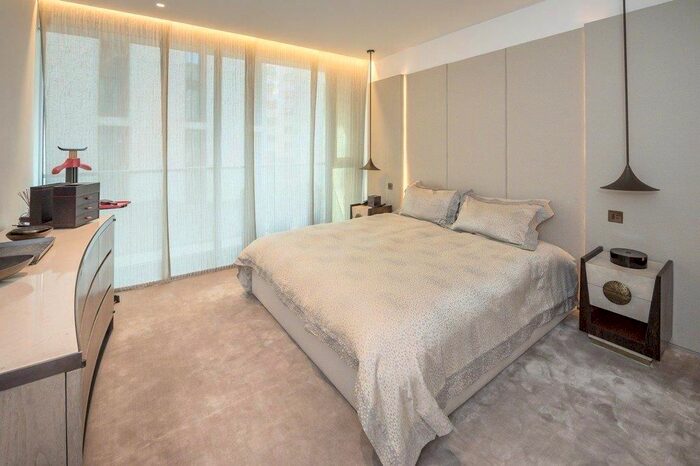 1 Bedroom Flat For Sale In The Knightsbridge Apartments, Knightsbridge, SW7