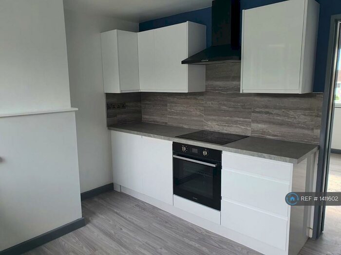 2 Bedroom Flat To Rent In Comrie Close, Coventry, CV2