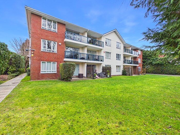 2 Bedroom Apartment To Rent In Cavendish Road, Bournemouth, Dorset, BH1