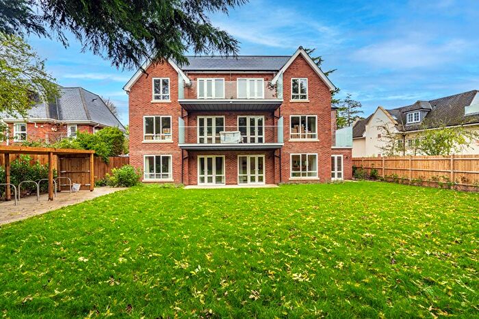 2 Bedroom Flat For Sale In Packhorse Road, Gerrards Cross, Buckinghamshire, SL9