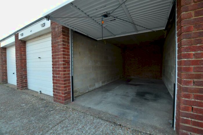 Garage / Parking To Rent In Raglan Court - Garage, BN24