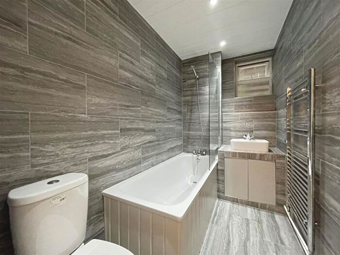 2 Bedroom Flat To Rent In Amhurst Road, Hackney, E8