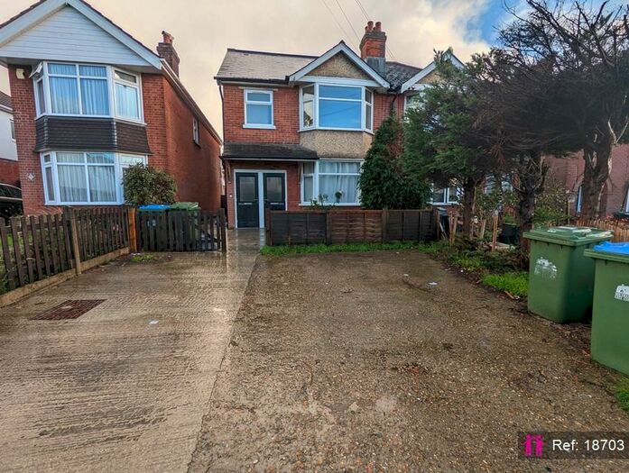 2 Bedroom Maisonette To Rent In Merryoak Road, Southampton, SO19