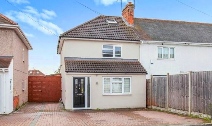 3 Bedroom Property To Rent In Faraday Road, Slough, SL2