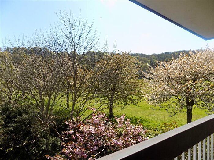 2 Bedroom Flat To Rent In Bodmin Close, Eastbourne, BN20