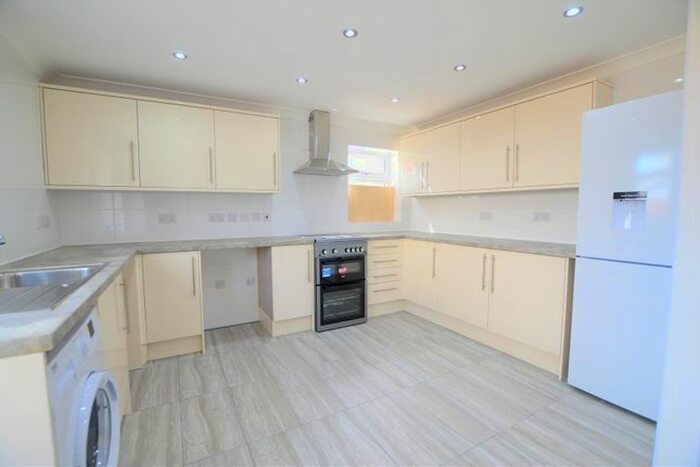 4 Bedroom Property To Rent In Meadfield Road, Slough, SL3