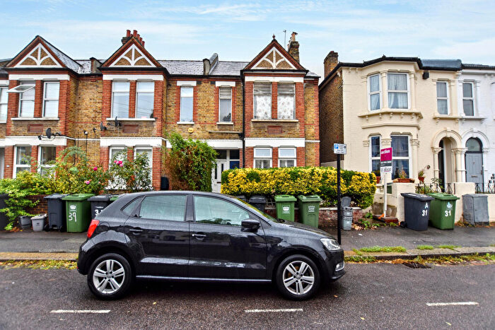 2 Bedroom Flat For Sale In And Radford Road, Lewisham, London, SE13