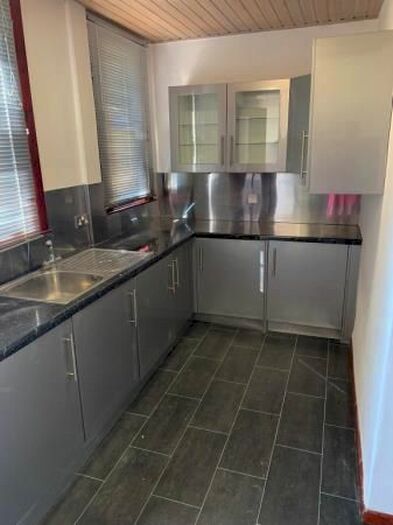 3 Bedroom Flat To Rent In Mckinlay Terrace, Loanhead, EH20