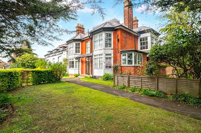 1 Bedroom Flat For Sale In Guildford, Surrey, GU1